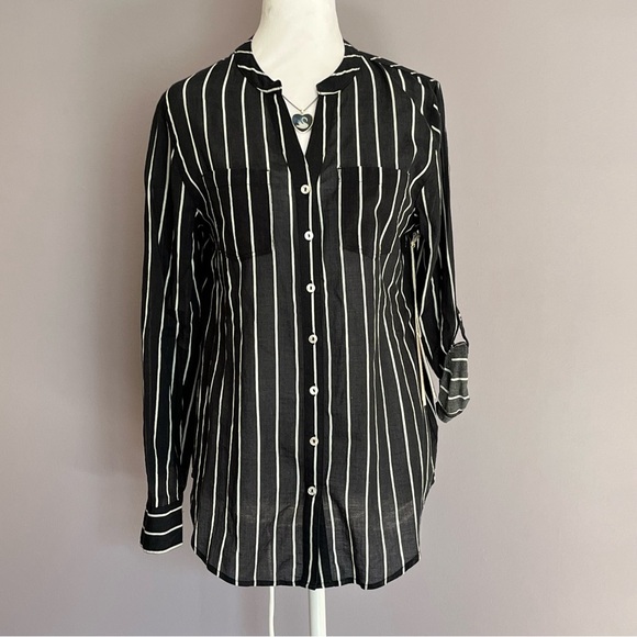 Carve Designs | 100% Organic Cotton | Button Down Black and White | Size Small - Picture 2 of 14